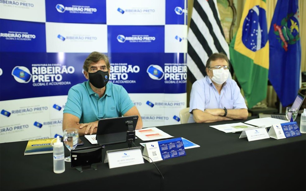 Prefeitura de Ribeirão Preto relata déficit de 22 mil doses de vacina para profissionais de saúde e cobra governo de SP